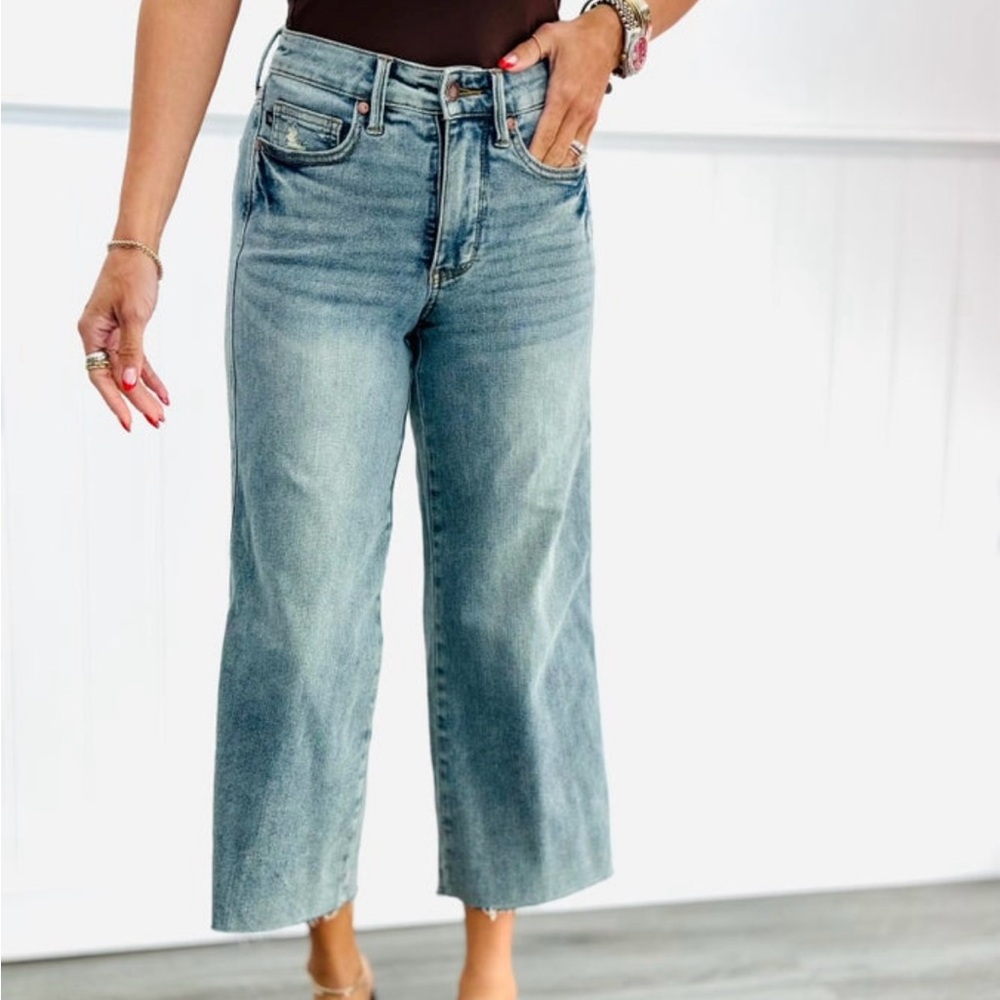 Judy Blue Light Blue Cropped Jeans